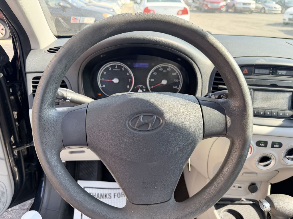 Photo 8 of this HYUNDAI ACCENT