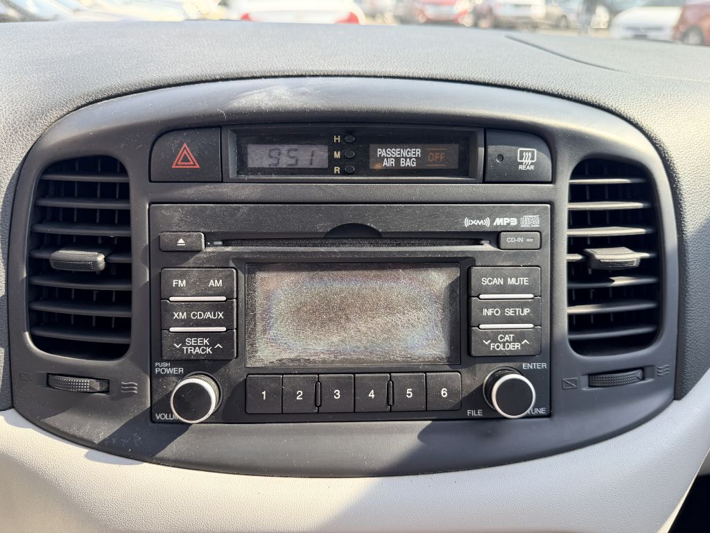 Photo 12 of this HYUNDAI ACCENT
