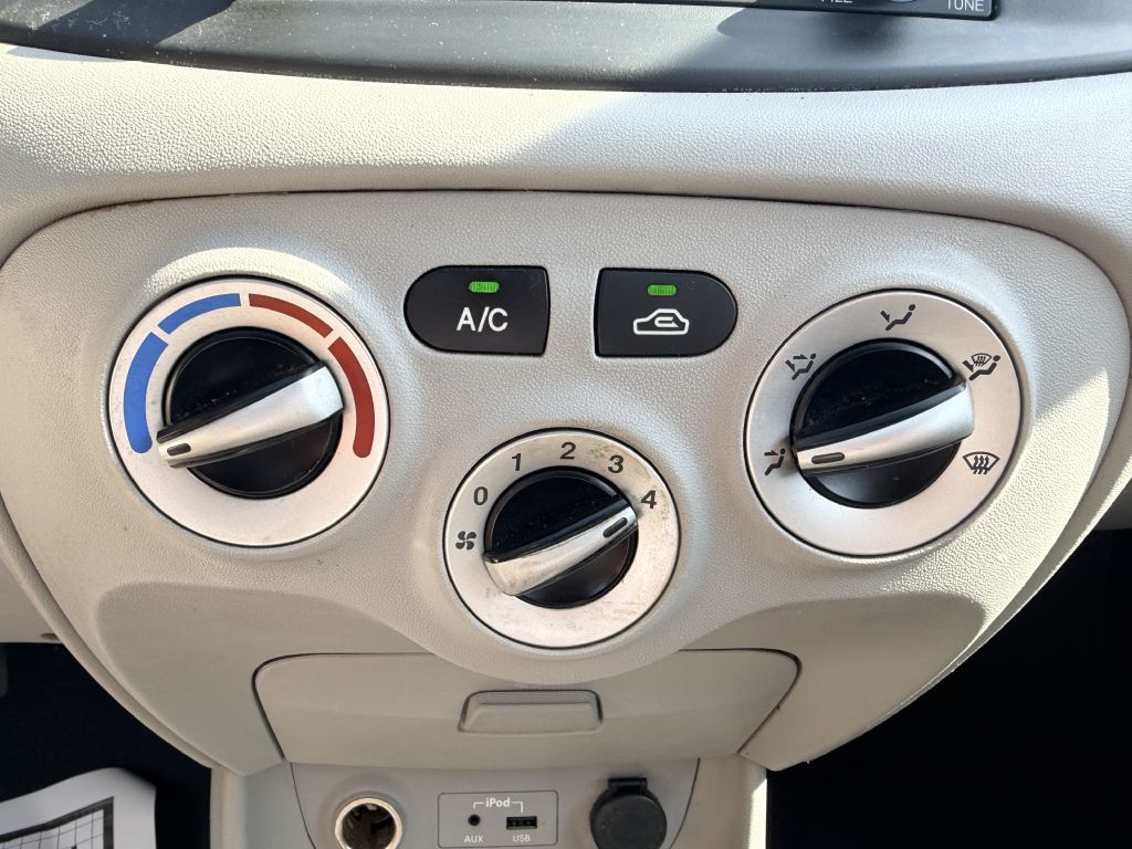 Photo 13 of this HYUNDAI ACCENT