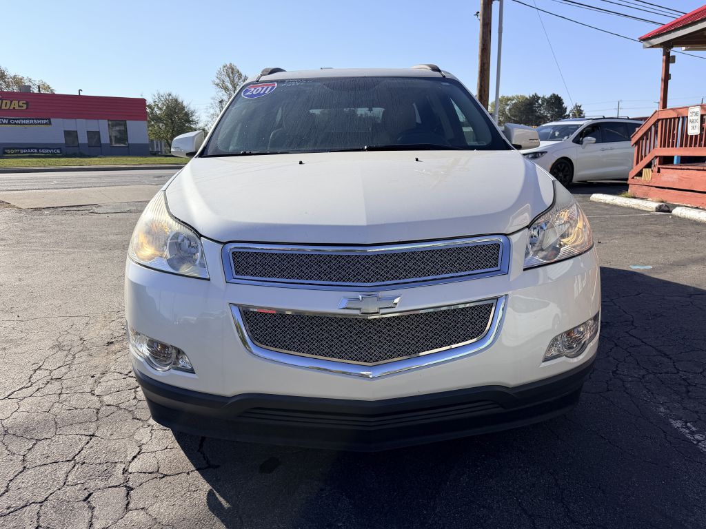 Photo 2 of this CHEVROLET TRAVERSE