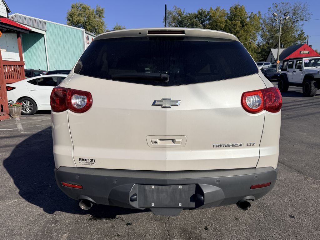 Photo 4 of this CHEVROLET TRAVERSE