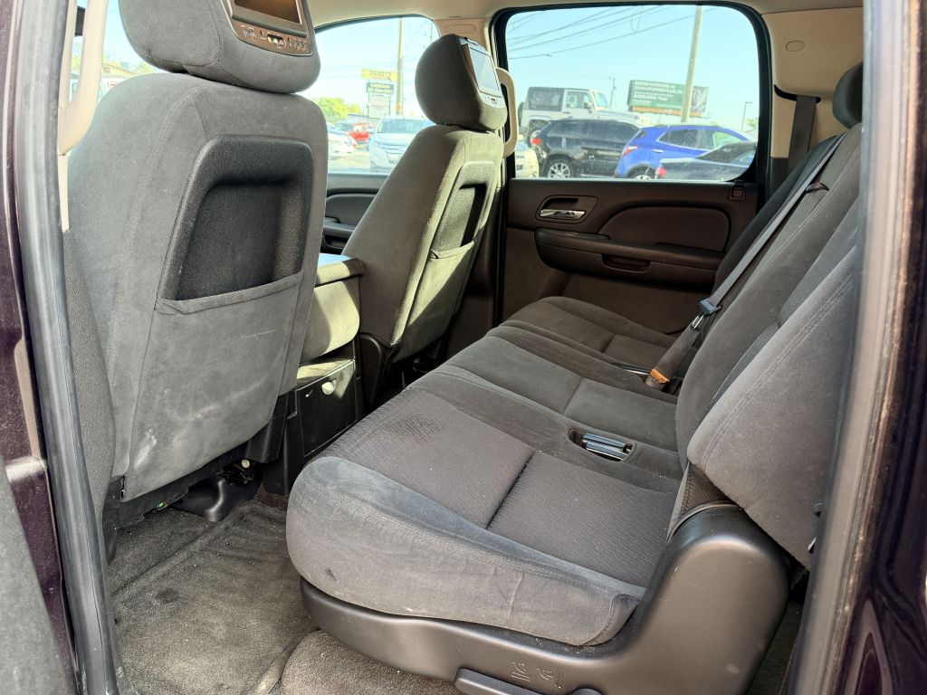 Photo 7 of this CHEVROLET SUBURBAN