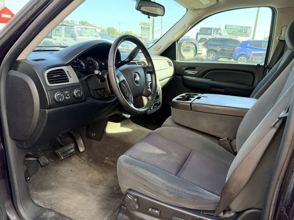 Photo 16 of this CHEVROLET SUBURBAN
