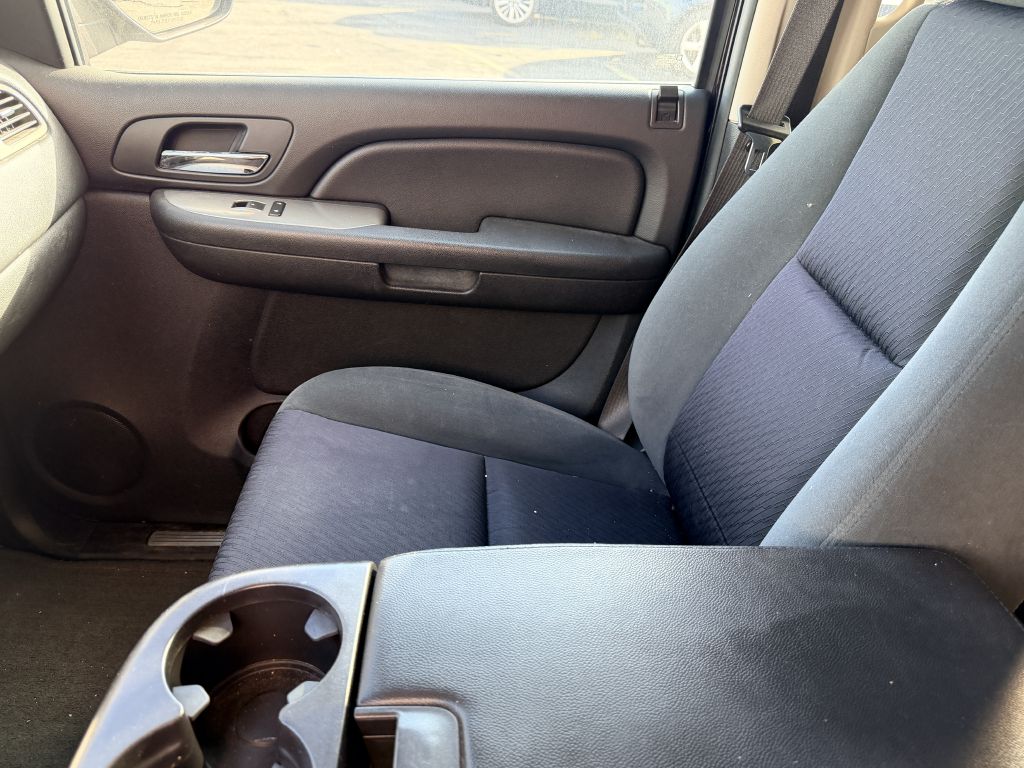 Photo 19 of this CHEVROLET SUBURBAN
