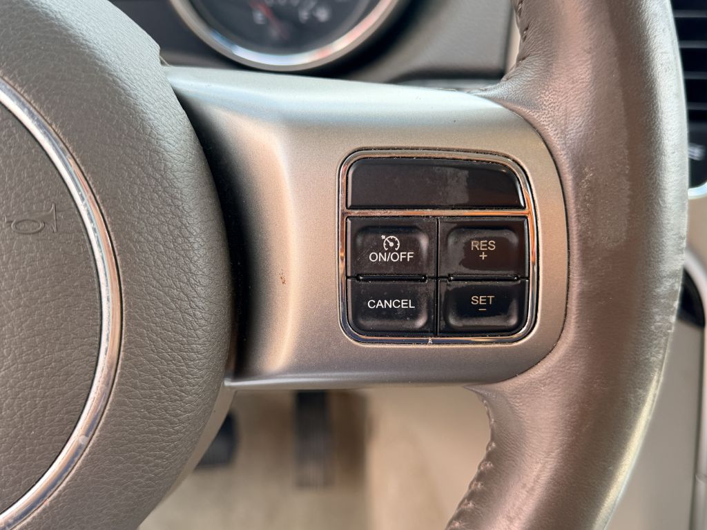 Photo 16 of this JEEP GRAND CHEROKEE