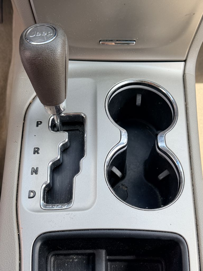 Photo 20 of this JEEP GRAND CHEROKEE