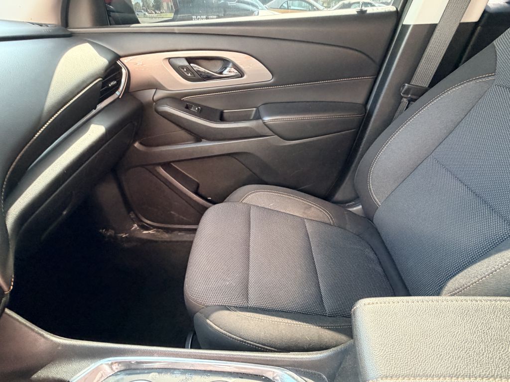 Photo 14 of this CHEVROLET TRAVERSE