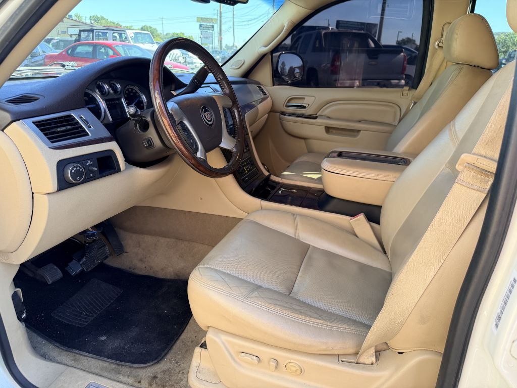 Photo 12 of this CADILLAC ESCALADE