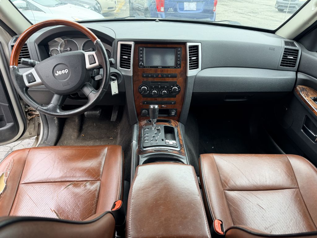 Photo 8 of this JEEP GRAND CHEROKEE