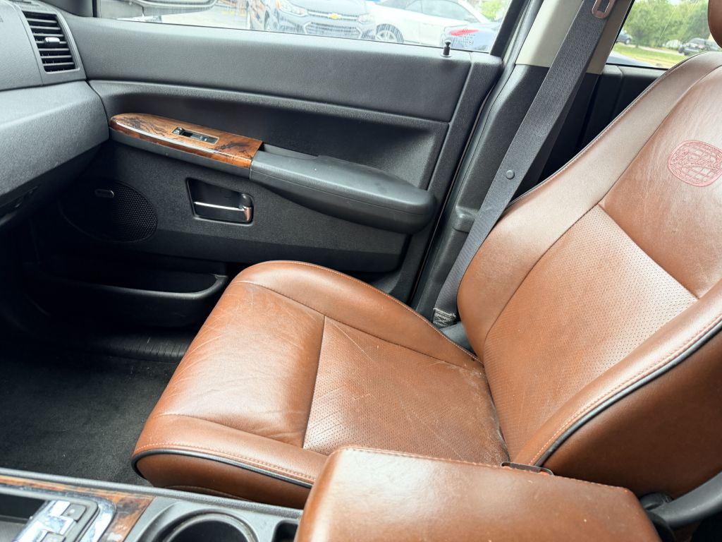 Photo 13 of this JEEP GRAND CHEROKEE