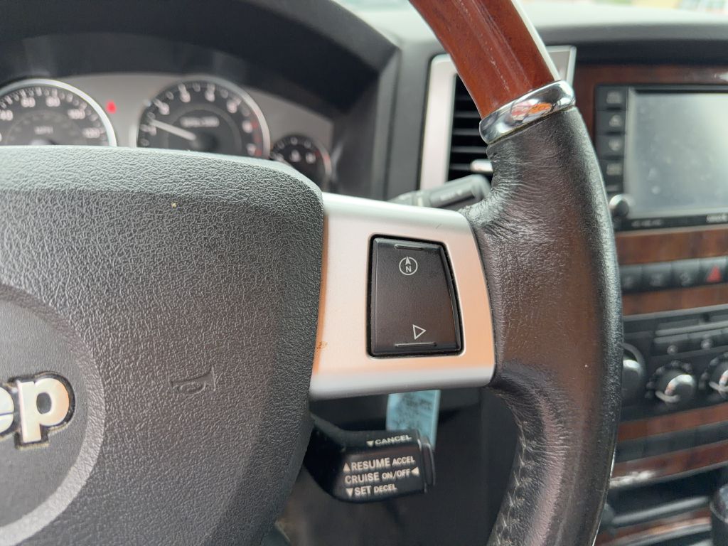Photo 16 of this JEEP GRAND CHEROKEE