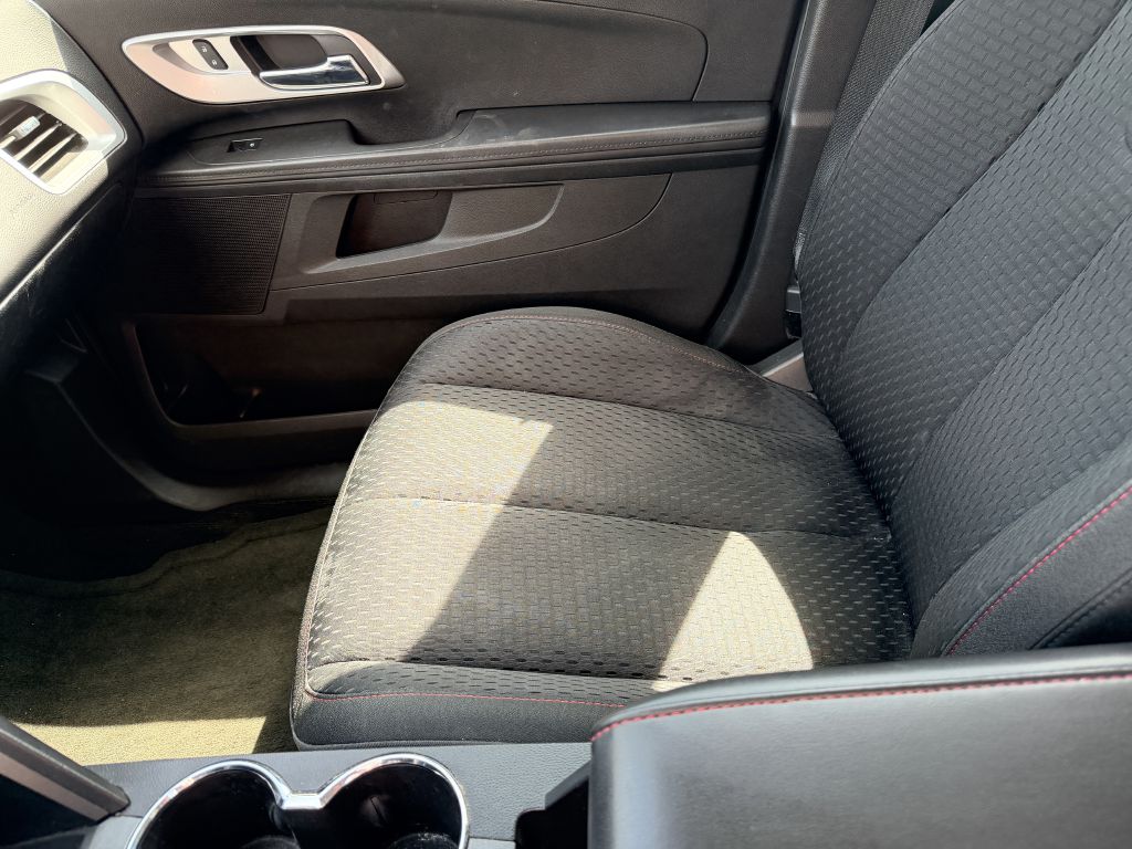 Photo 13 of this CHEVROLET EQUINOX
