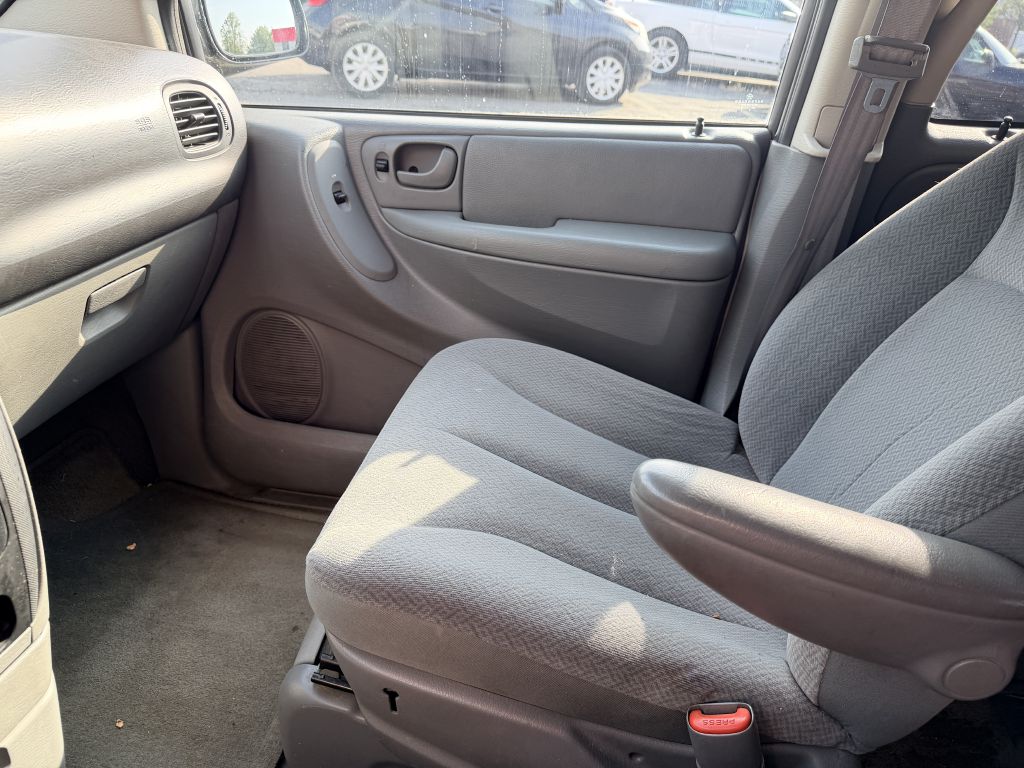 Photo 12 of this DODGE GRAND CARAVAN