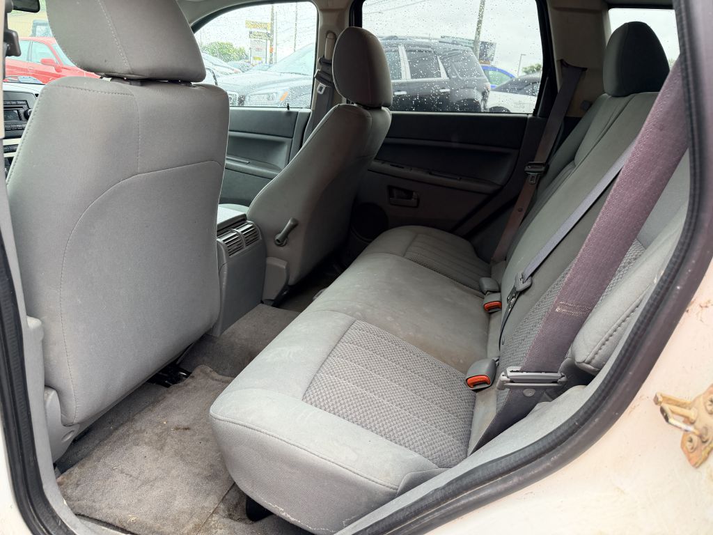 Photo 5 of this JEEP GRAND CHEROKEE
