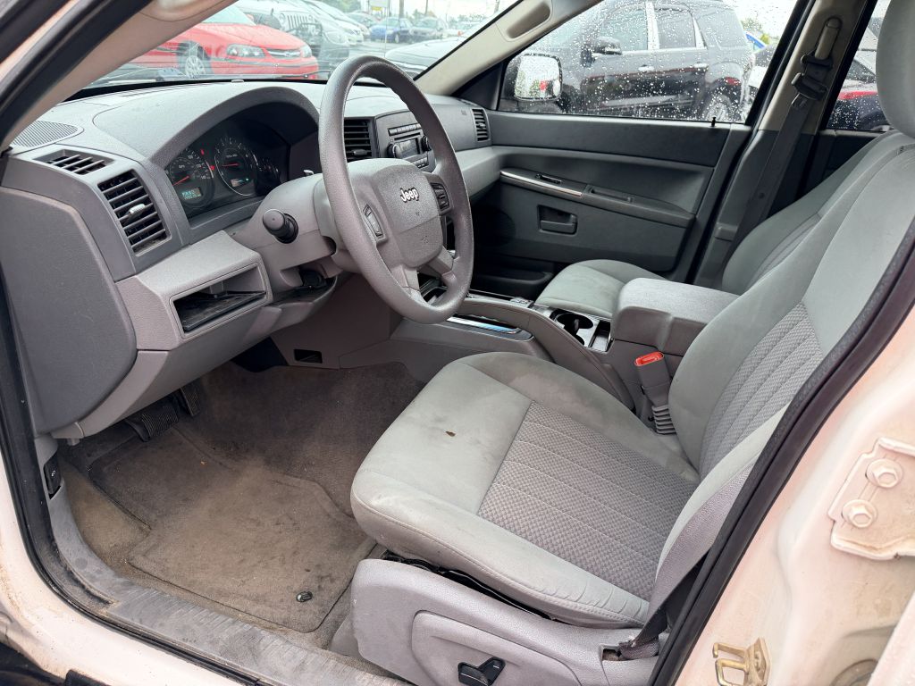 Photo 8 of this JEEP GRAND CHEROKEE
