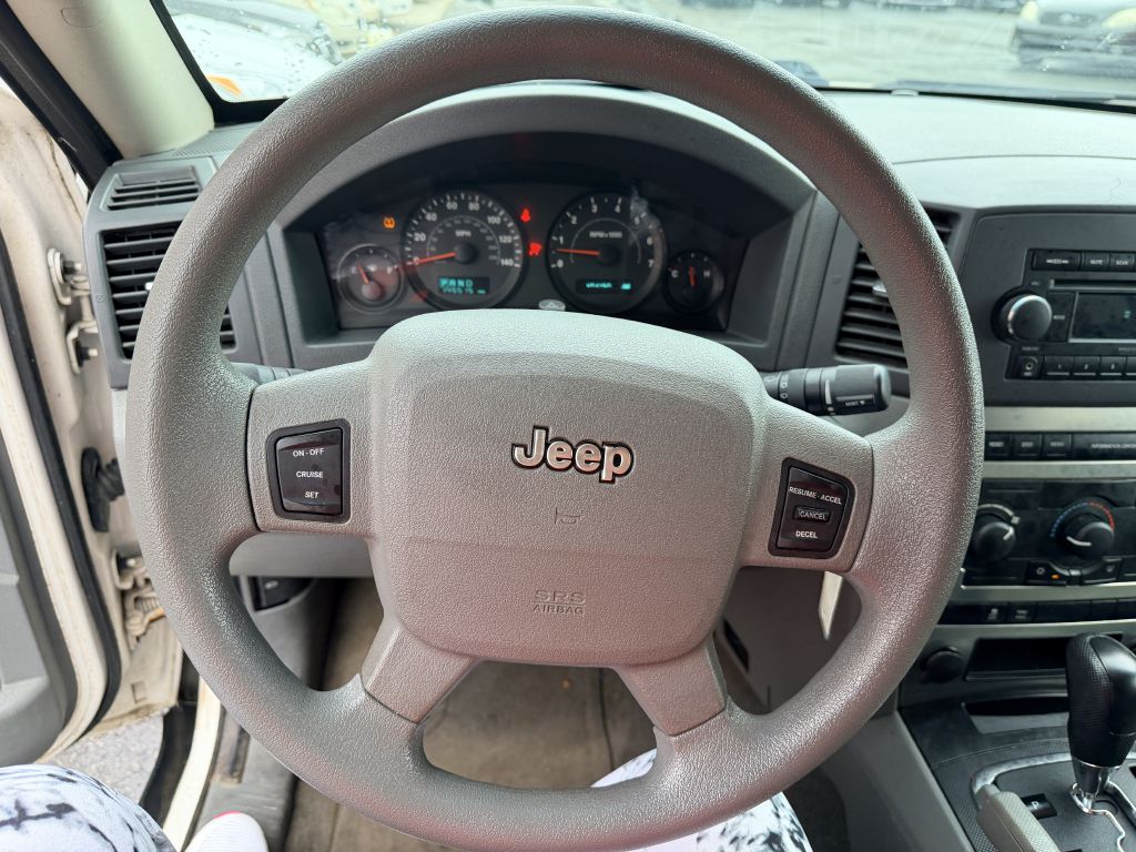 Photo 9 of this JEEP GRAND CHEROKEE
