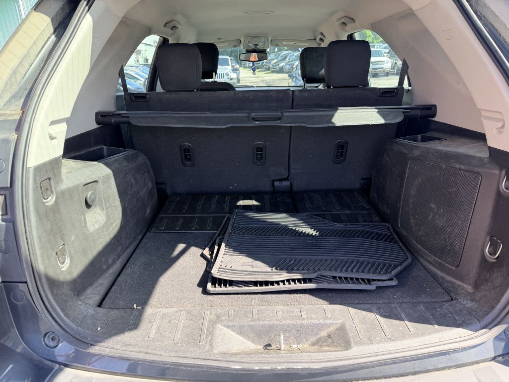 Photo 4 of this CHEVROLET EQUINOX