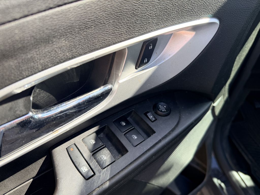 Photo 7 of this CHEVROLET EQUINOX