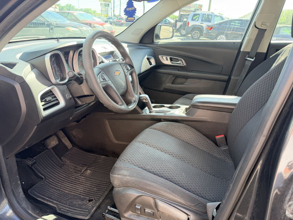 Photo 8 of this CHEVROLET EQUINOX