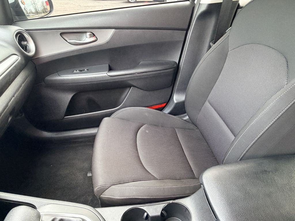 Photo 11 of this KIA FORTE