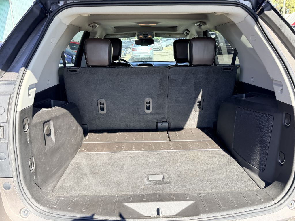 Photo 5 of this CHEVROLET EQUINOX