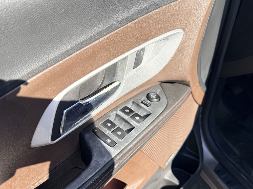 Photo 8 of this CHEVROLET EQUINOX