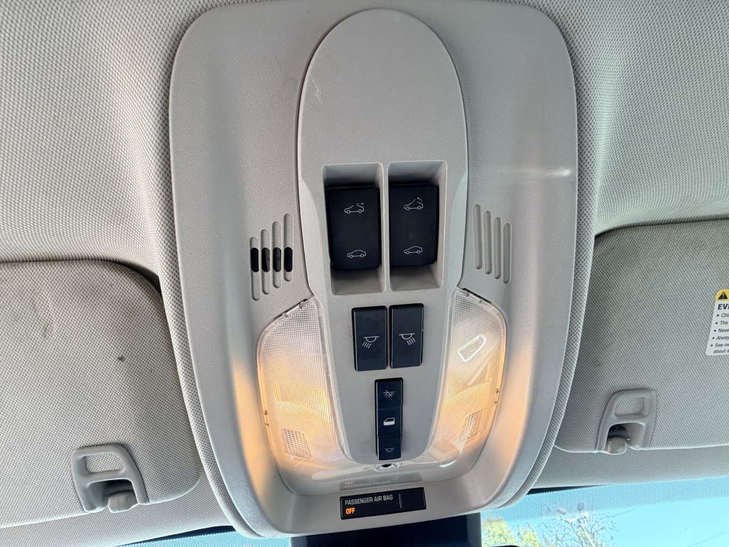 Photo 21 of this CHEVROLET EQUINOX