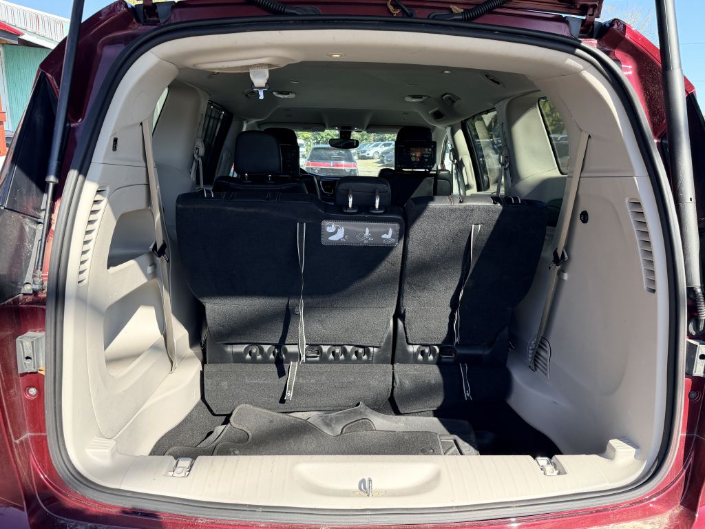 Photo 5 of this CHRYSLER PACIFICA
