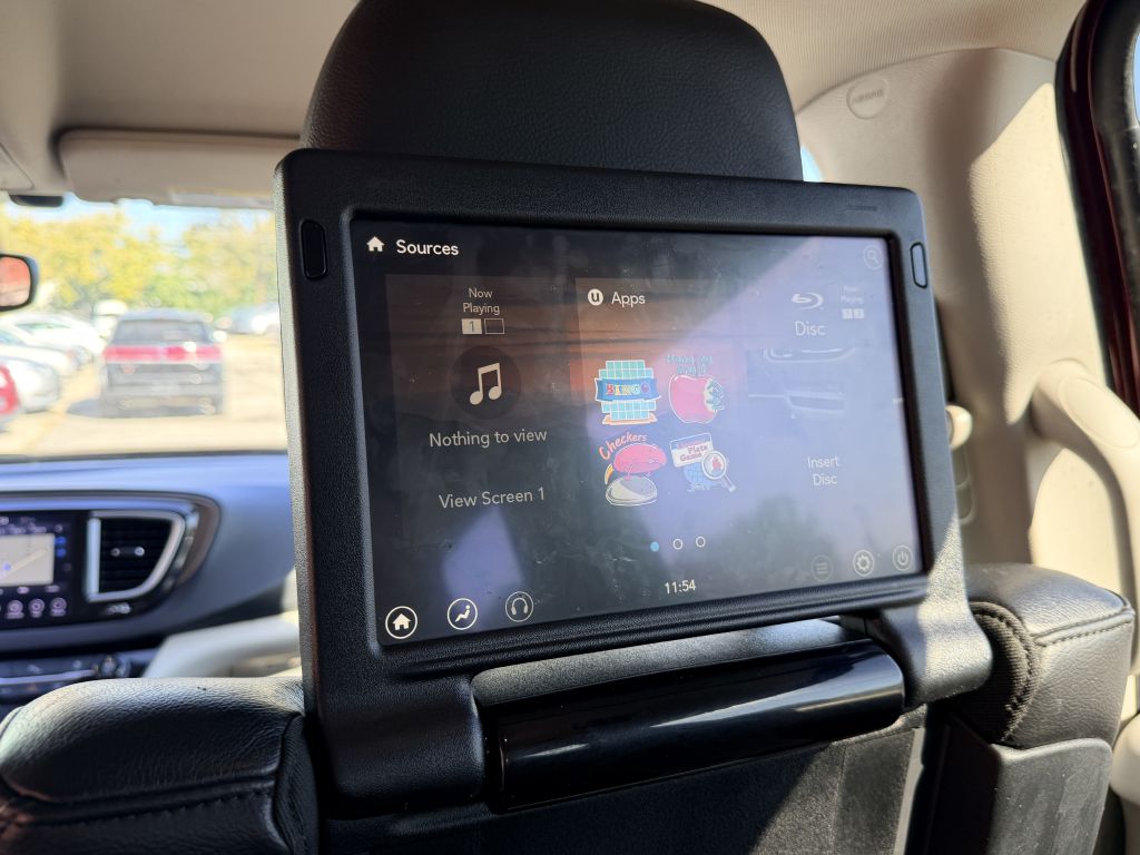 Photo 8 of this CHRYSLER PACIFICA