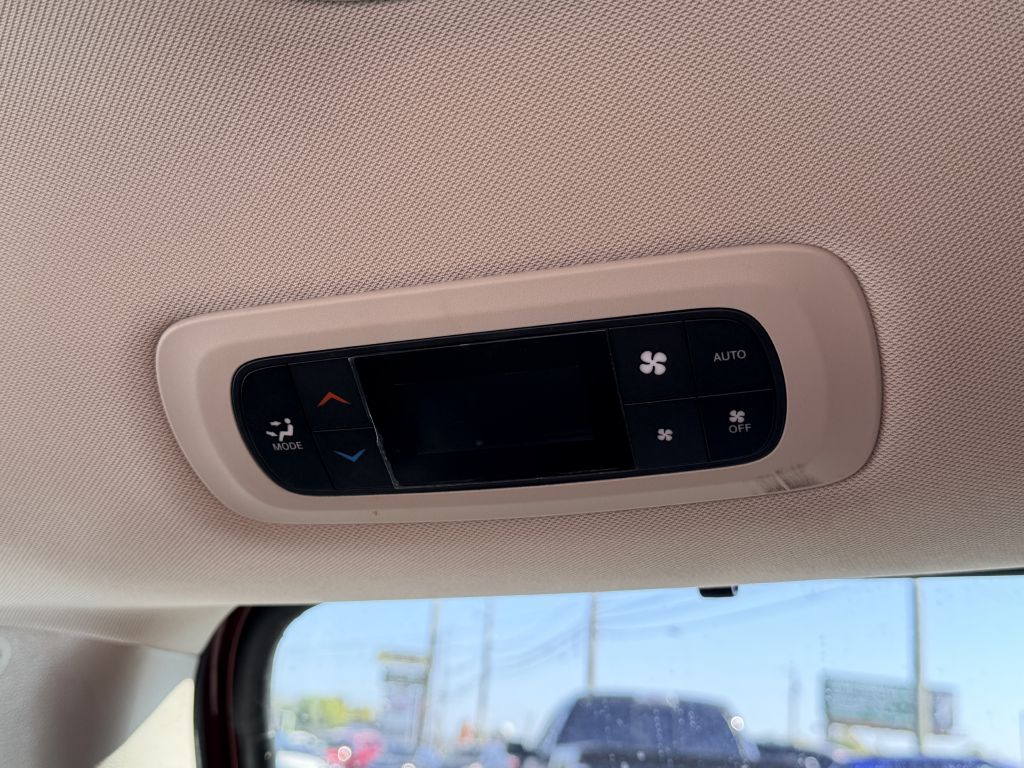 Photo 9 of this CHRYSLER PACIFICA
