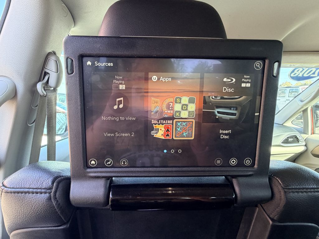 Photo 10 of this CHRYSLER PACIFICA