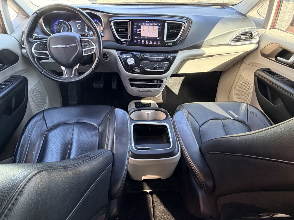 Photo 11 of this CHRYSLER PACIFICA