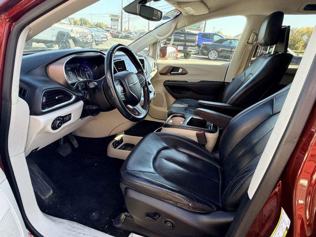 Photo 13 of this CHRYSLER PACIFICA