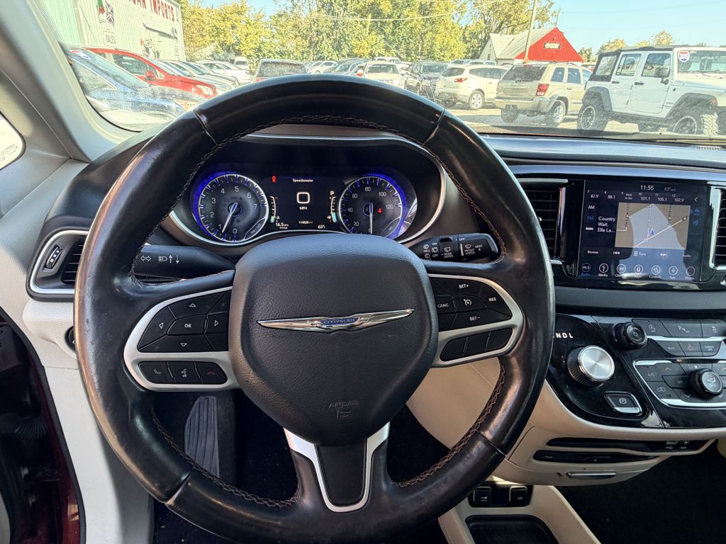 Photo 14 of this CHRYSLER PACIFICA