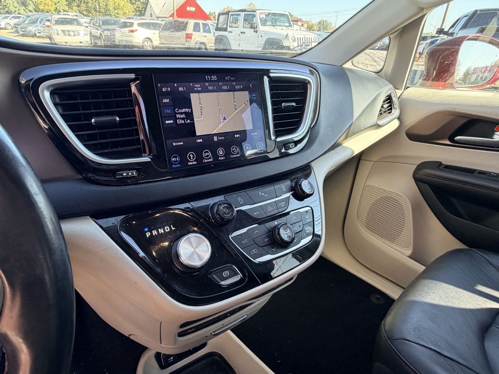 Photo 15 of this CHRYSLER PACIFICA