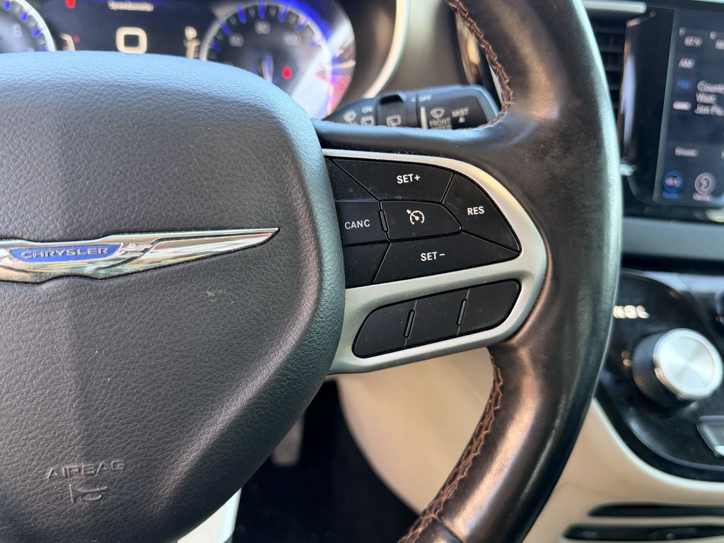 Photo 19 of this CHRYSLER PACIFICA