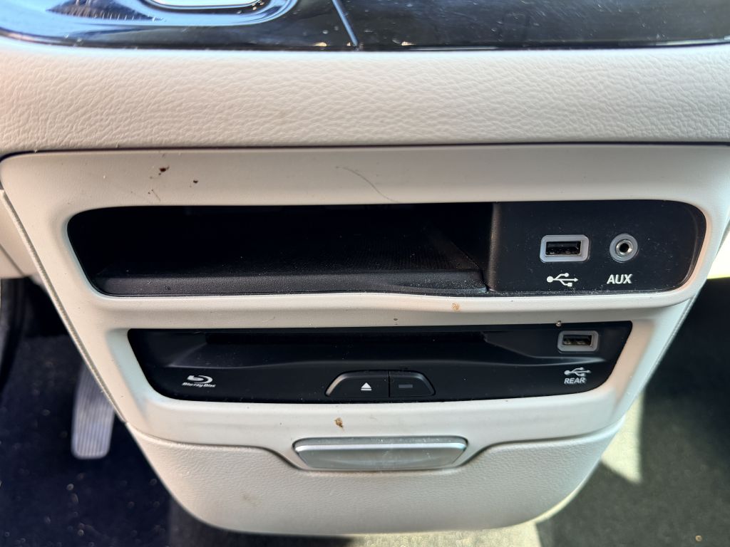 Photo 23 of this CHRYSLER PACIFICA