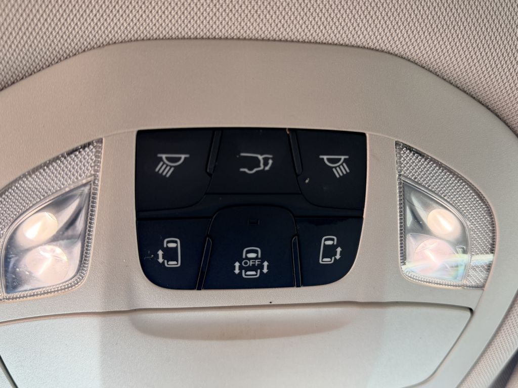 Photo 27 of this CHRYSLER PACIFICA