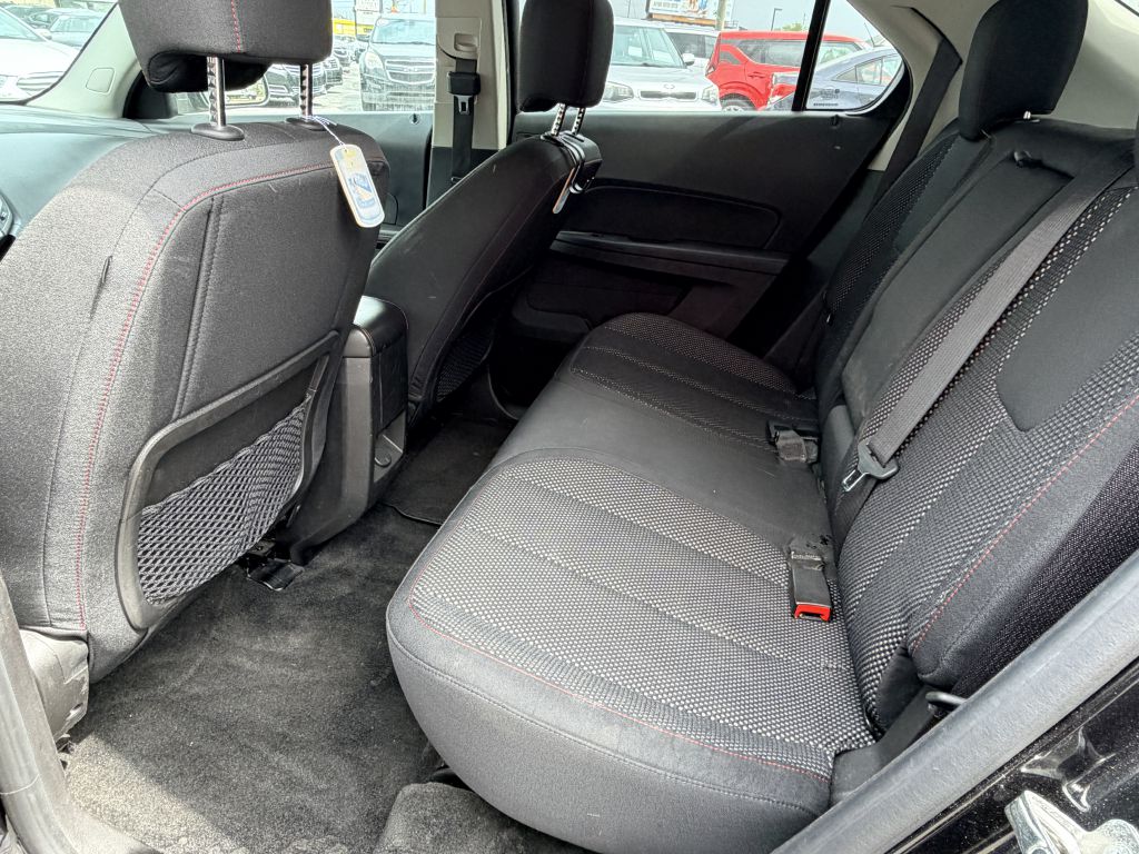 Photo 6 of this CHEVROLET EQUINOX