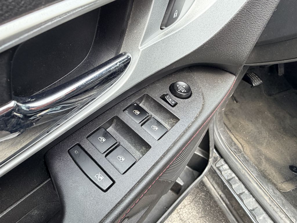 Photo 8 of this CHEVROLET EQUINOX