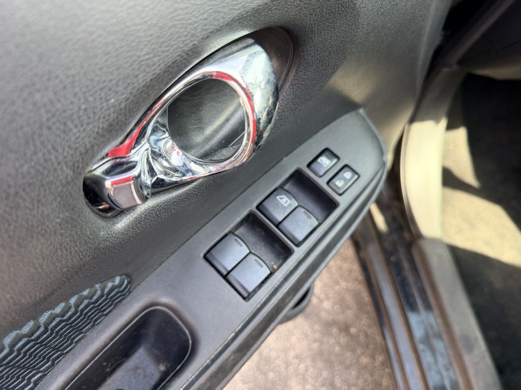 Photo 8 of this NISSAN VERSA NOTE