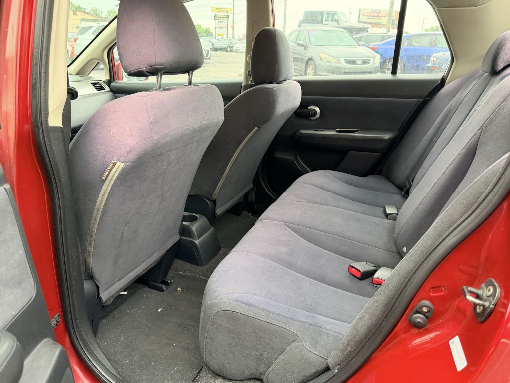 Photo 5 of this NISSAN VERSA