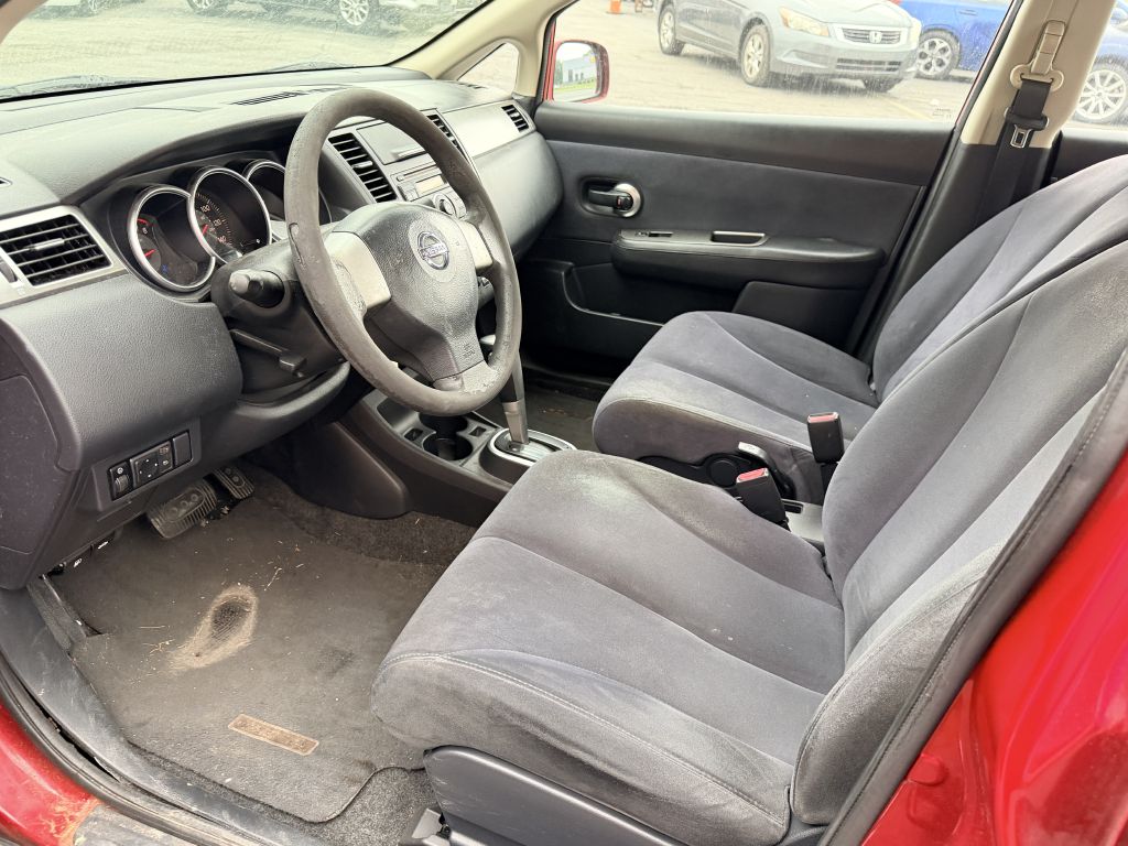 Photo 8 of this NISSAN VERSA