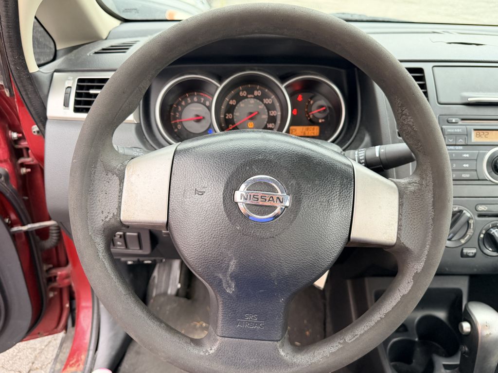 Photo 9 of this NISSAN VERSA