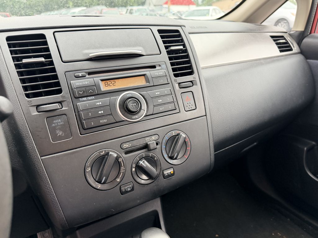 Photo 10 of this NISSAN VERSA