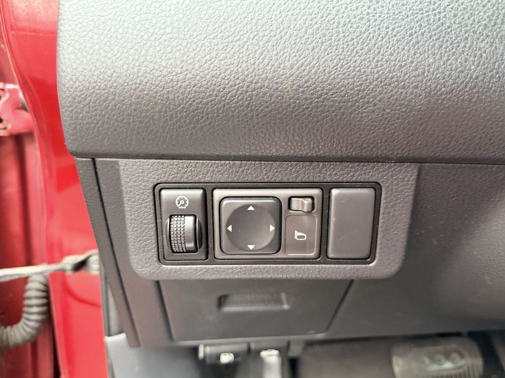Photo 12 of this NISSAN VERSA