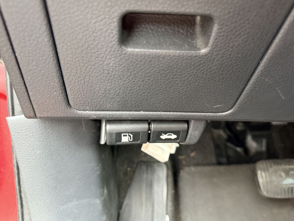 Photo 13 of this NISSAN VERSA