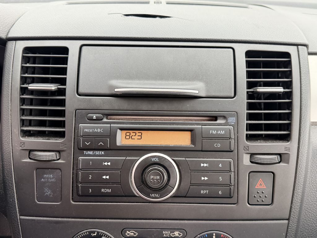Photo 15 of this NISSAN VERSA
