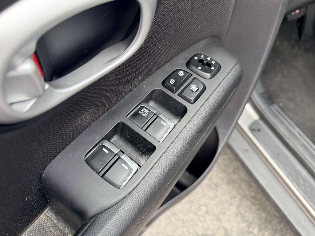 Photo 8 of this KIA SOUL
