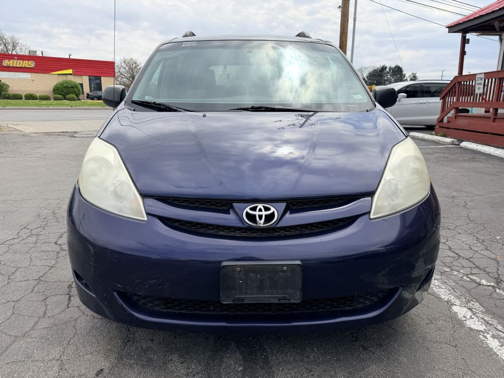 Photo 2 of this TOYOTA SIENNA